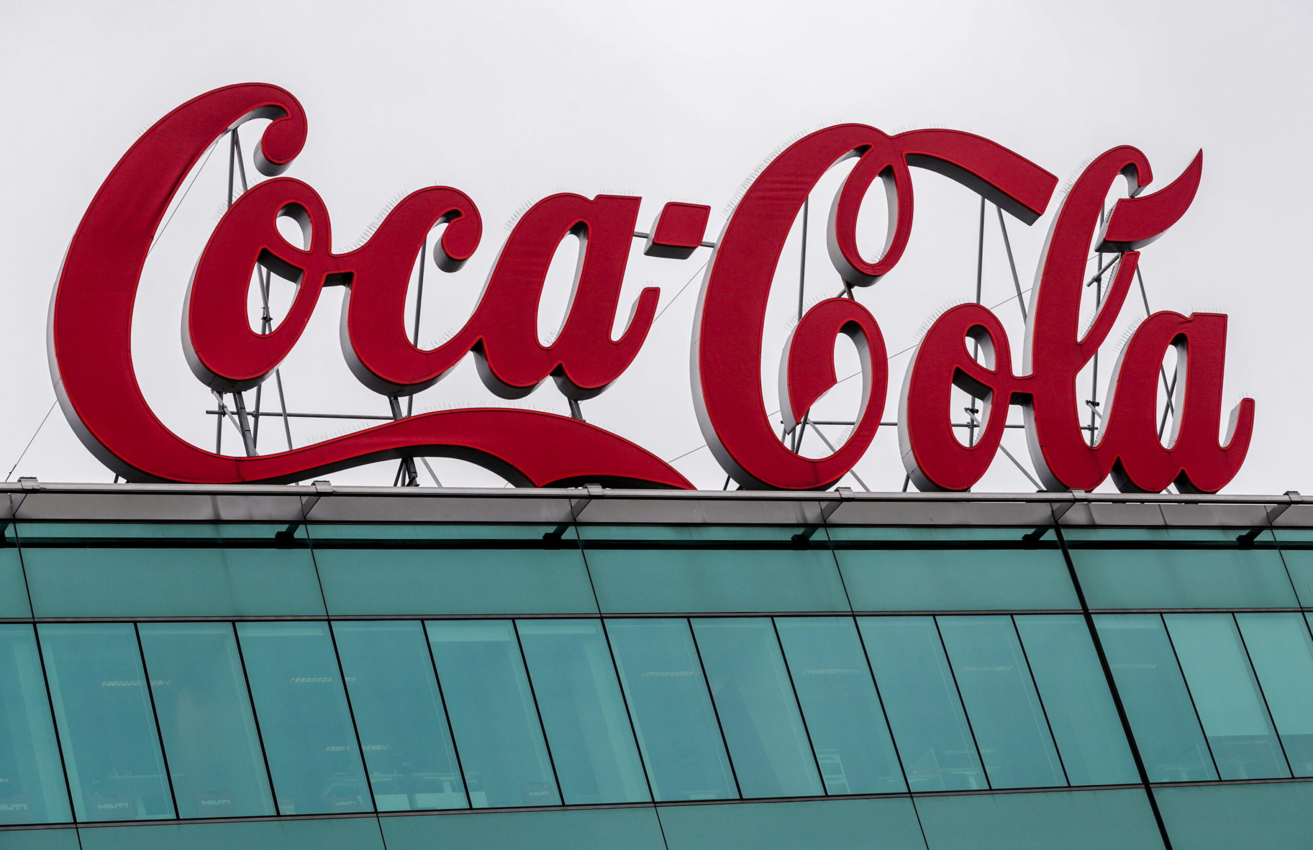 Coca Cola alza il velo sui conti: utili trimestrali in calo