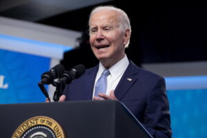 Biden chiederà al Congresso altri 13,7 miliardi di dollari di aiuti per l’Ucraina