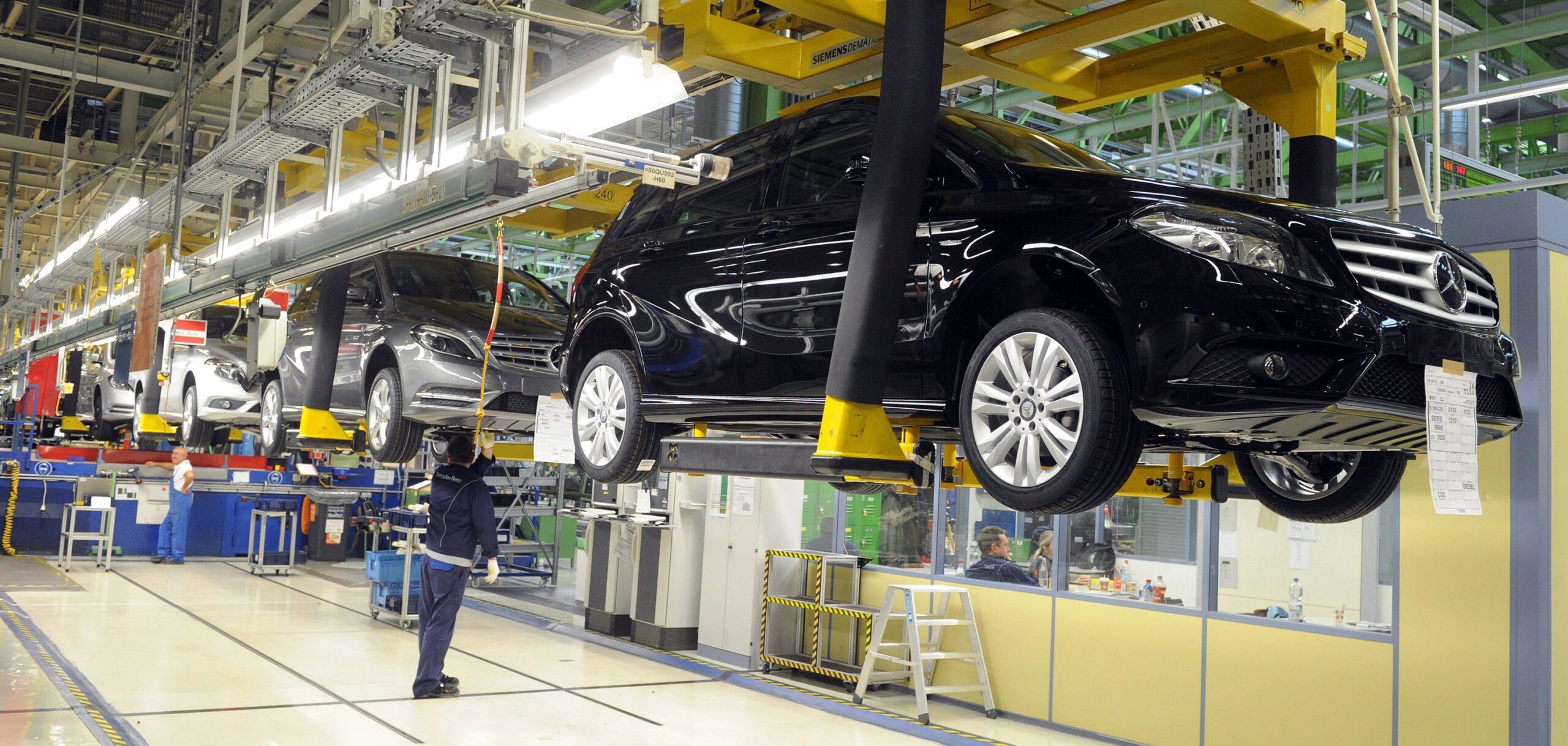 epa03004347 Models of the new B-Class are finished on the production line at the Mercedes-Benz factory in Rastatt, Germany, 15 November 2011. Reports state that the first of the new model will be delivered from 19 November 2011. More than 700,000 models of the B-Class model have been delivered to customers worldwide since it first went into production in 2005. EPA/ULI DECK