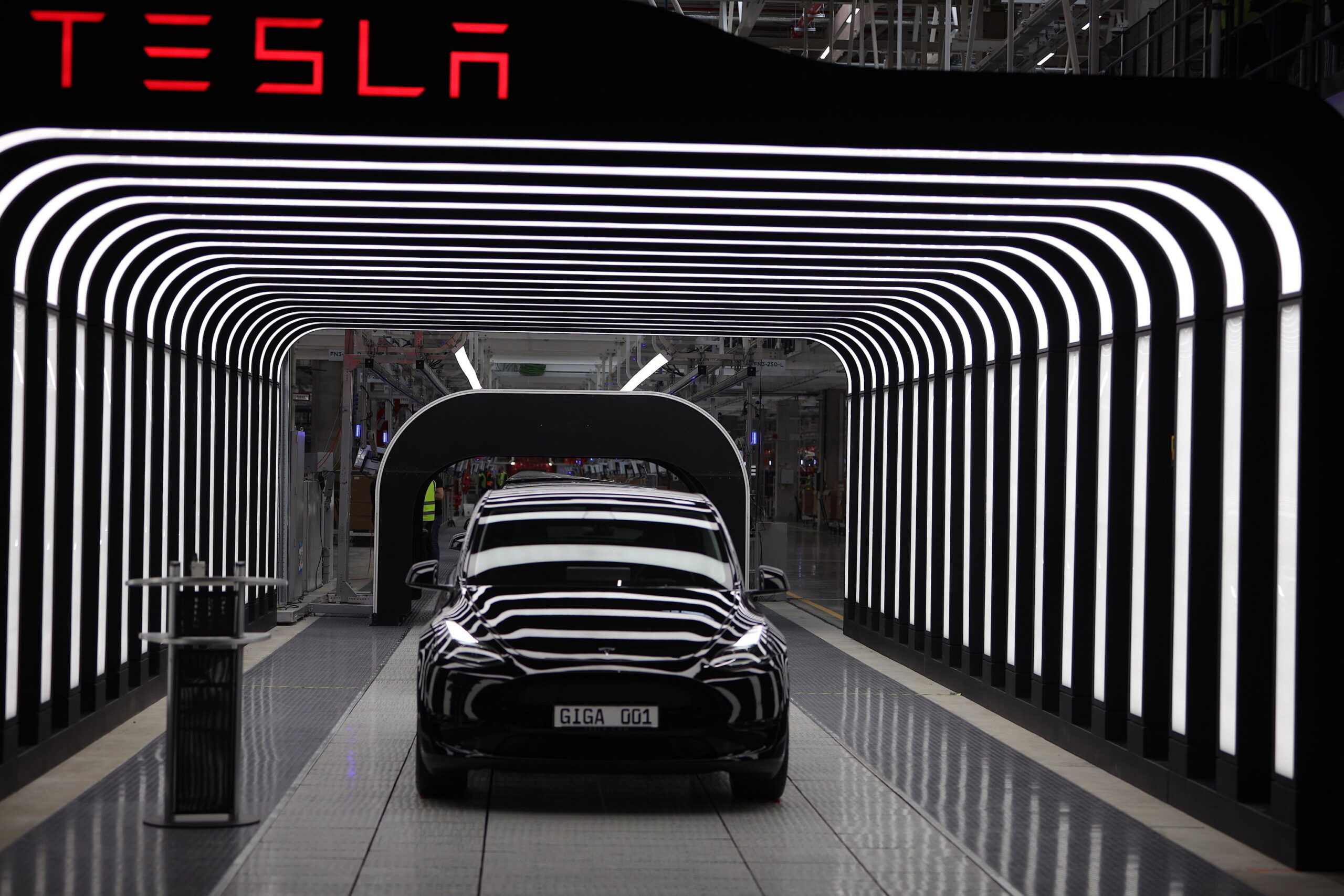 Shanghai: slitta il rientro a pieno regime della produzione Tesla