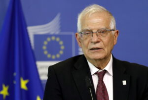 Borrell: “petrolio russo venduto con il 50% di sconto, duro colpo per Mosca”