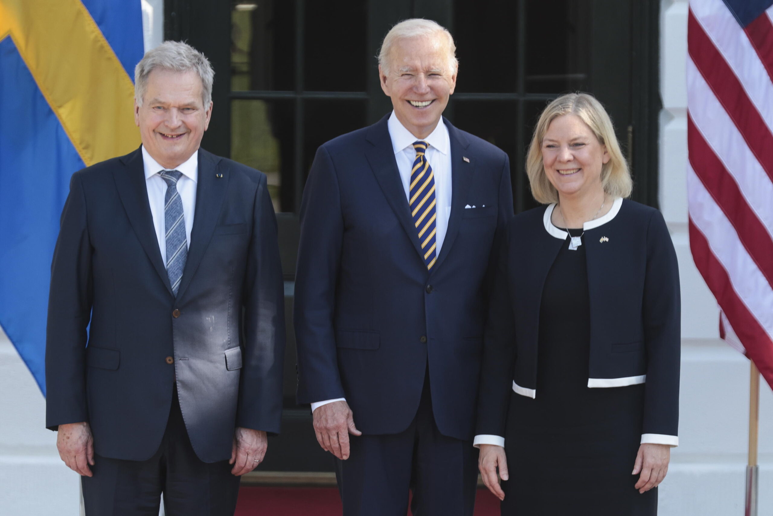 Biden incontra i leader di Svezia e Finlandia: le porte della Nato sono aperte