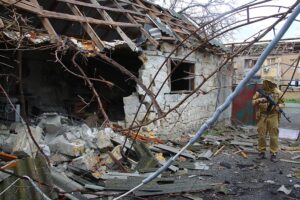 Zelensky: bombe brutali e insensate, non è finita. Hacker russi contro siti italiani