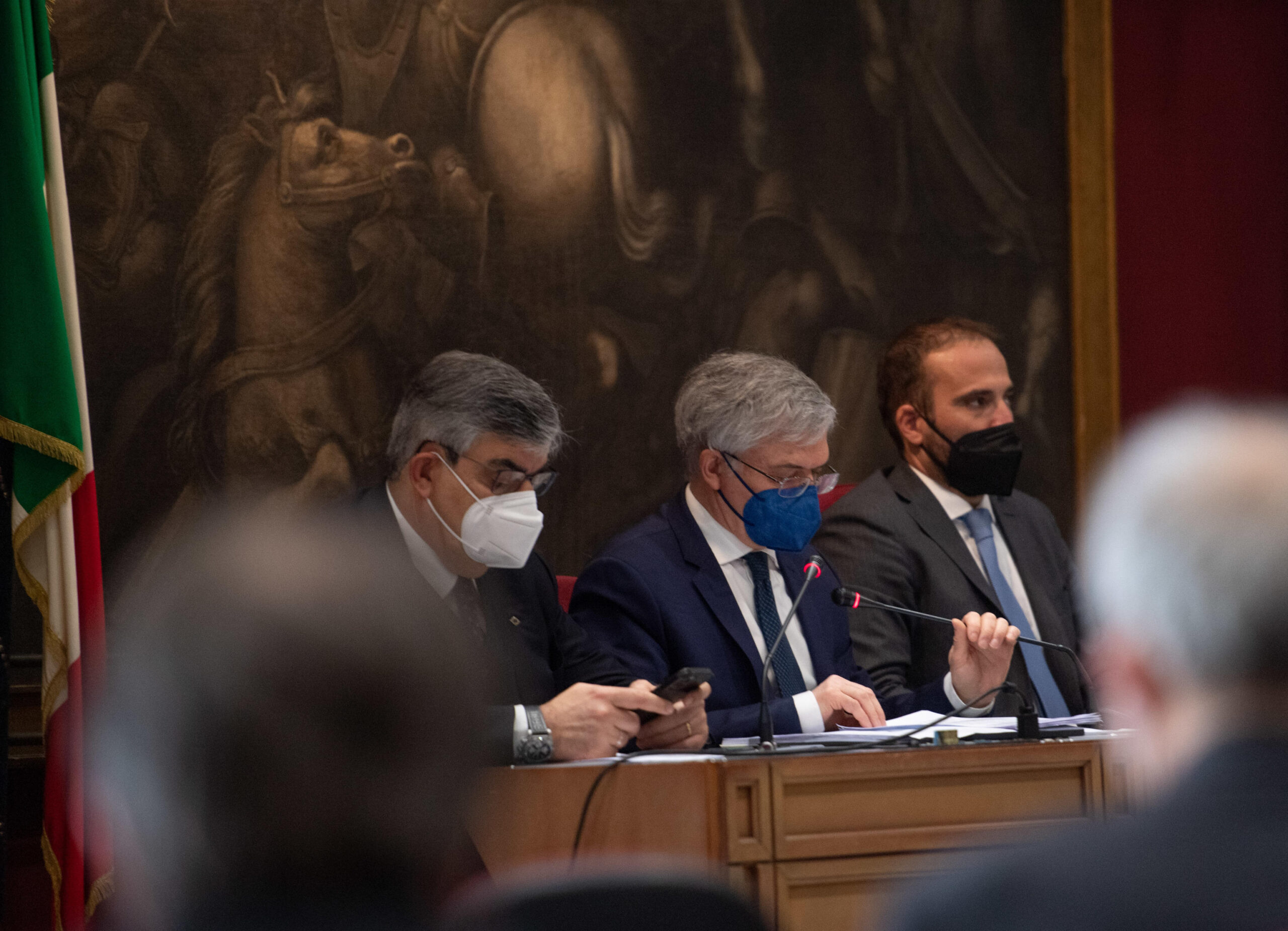 Il ministro dell'Economia, Daniele Franco (C), nel corso dell'audizione alle commissioni Finanze di Camera e Senato a Roma, 28 marzo 2022.