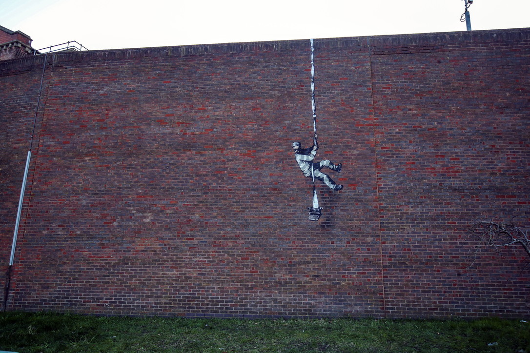 Banksy, all’asta un disegno per salvare l’ex carcere di Reading