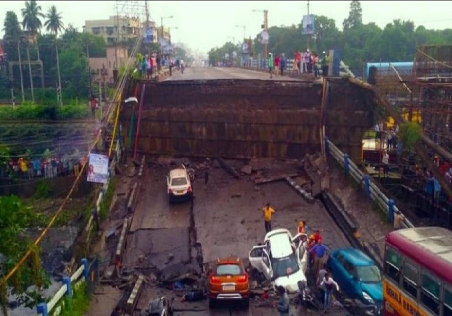 Calcutta, crolla ponte: almeno 5 vittime