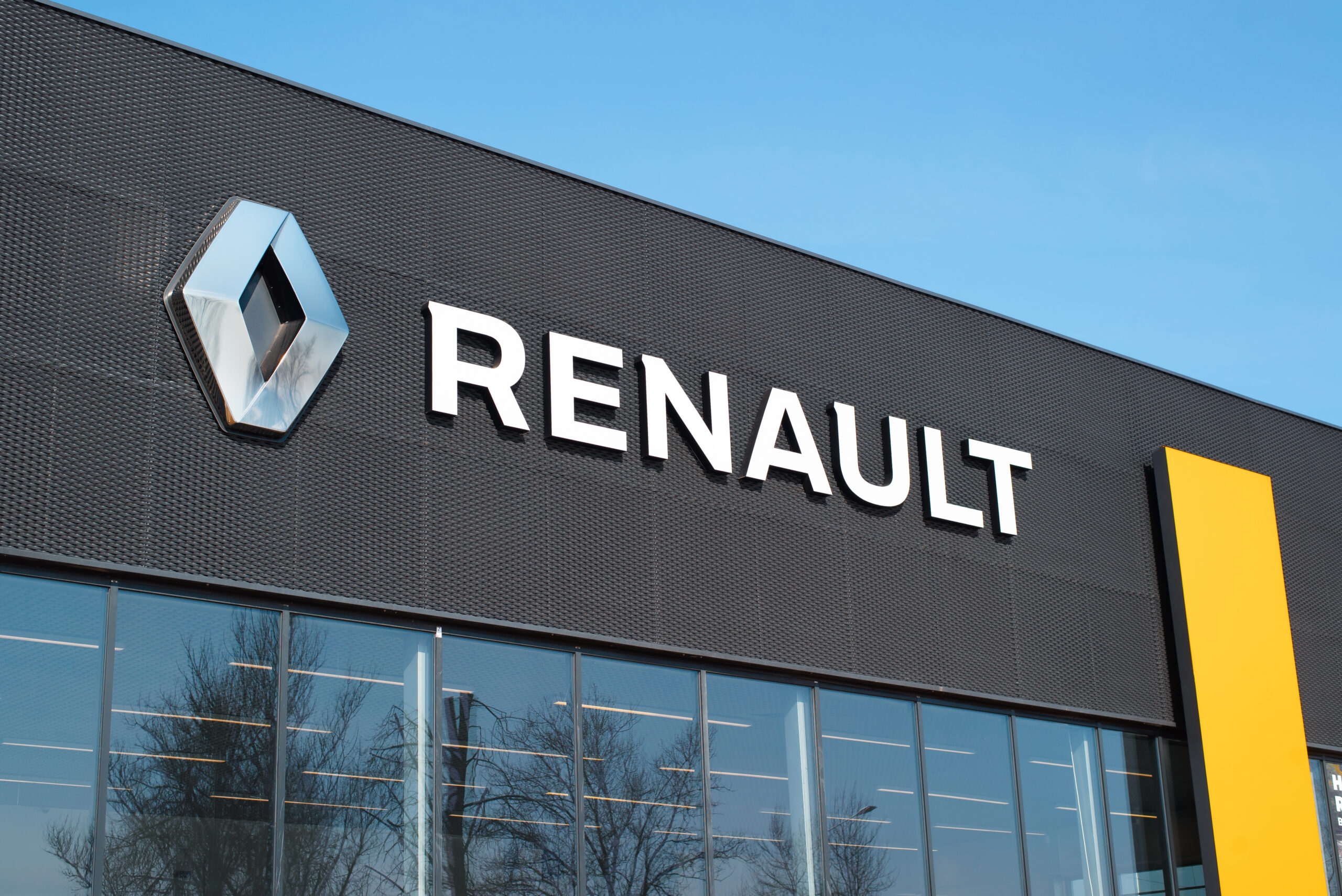 Renault, tornano a crescere le vendite nel 2023: +9%. Traina l’Europa