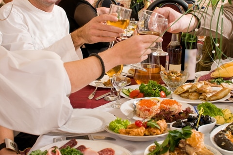Coldiretti lancia l’allarme: “Il crollo delle attività ristorative costa tre miliardi in cibi e vino”