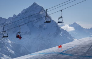 Polizza obbligatoria per sciare, Assoutenti: “settimana bianca diventa un salasso”