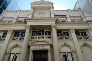 Argentina, l’inflazione galoppa e la Banca centrale alza i tassi per la quarta volta