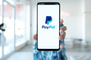 PayPal, delusione dei mercati sulla guidance 2022. Target ridotto sugli account attivi