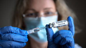 Ema, entro settembre vaccino contro tutte le varianti Covid