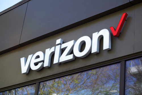 Verizon, quarto trimestre 2023 in perdita. Ricavi operativi stabili