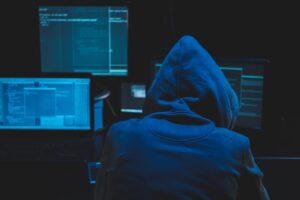 Attacco hacker russo ai siti della Difesa e degli aeroporti italiani