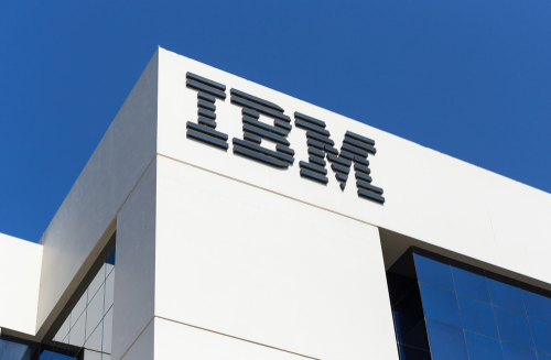 IBM: trimestrali a corrente alternata