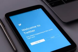 Twitter, ex capo della cybersecurity: “gravi carenze, ingannate autorità”
