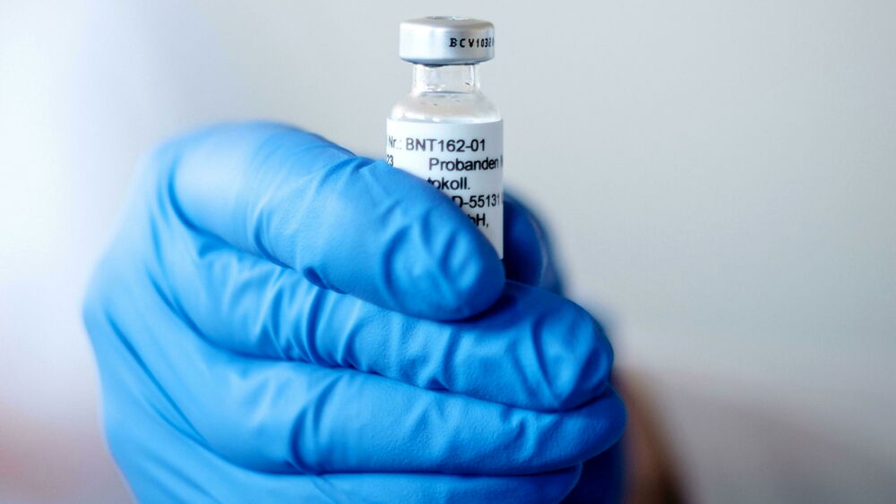 Usa, vaccino Pfizer nella bufera: grave reazione allergica per una donna in Alaska