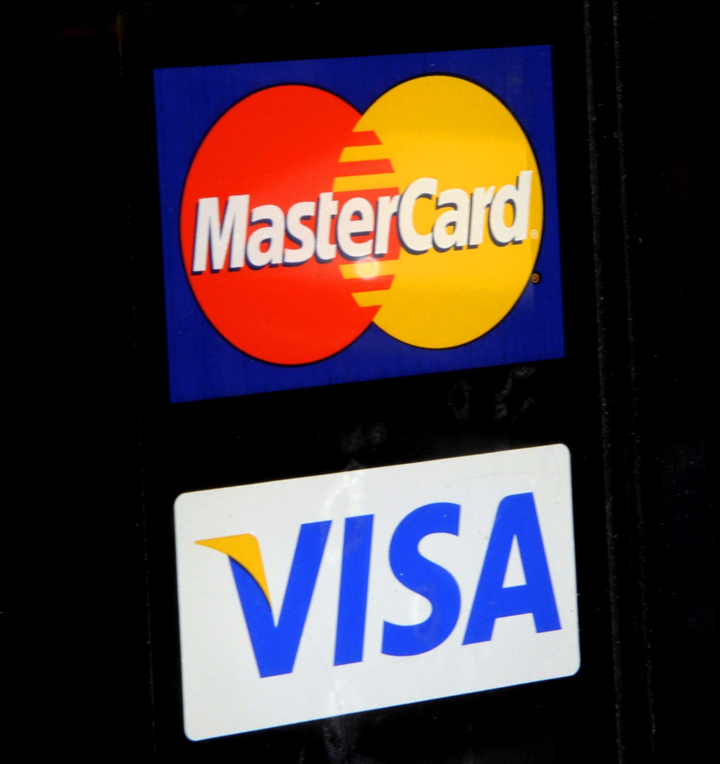 Visa e Mastercard sospendono le operazioni in Russia