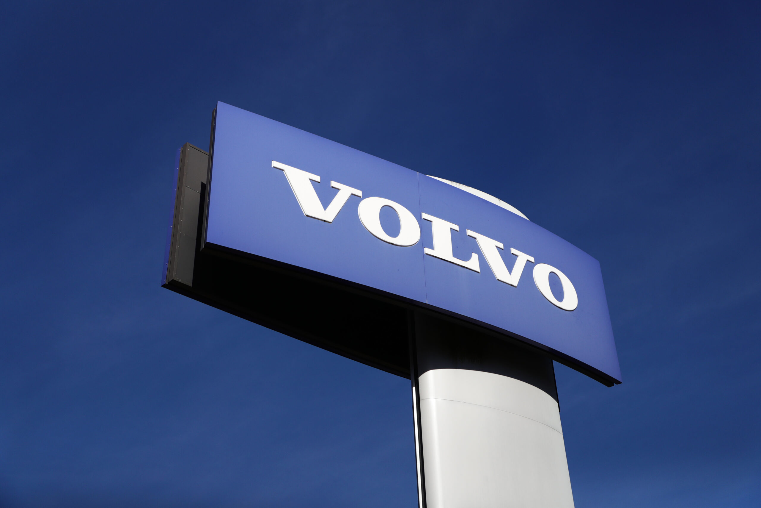 Volvo, vendite in calo a febbraio: -2% ma l’elettrico continua ad andare forte