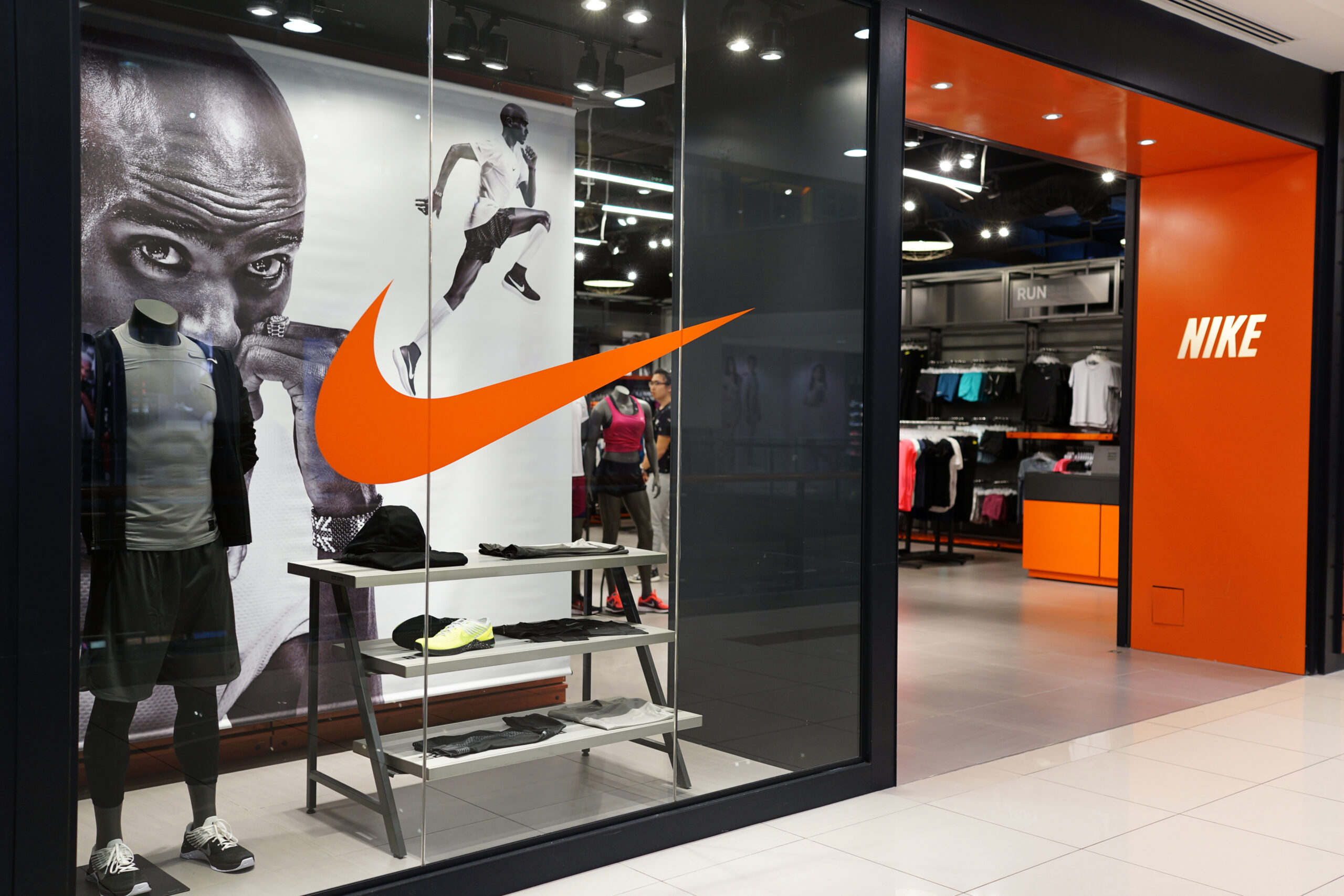 Nike porta in tribunale New Balance e Skechers per violazione brevetti