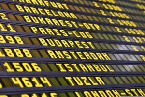 Consumi: segno più solo per i viaggi