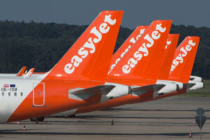 EasyJet taglia i voli estivi: la sua capacità sarà di circa l’87% dei livelli del 2019 nel trimestre