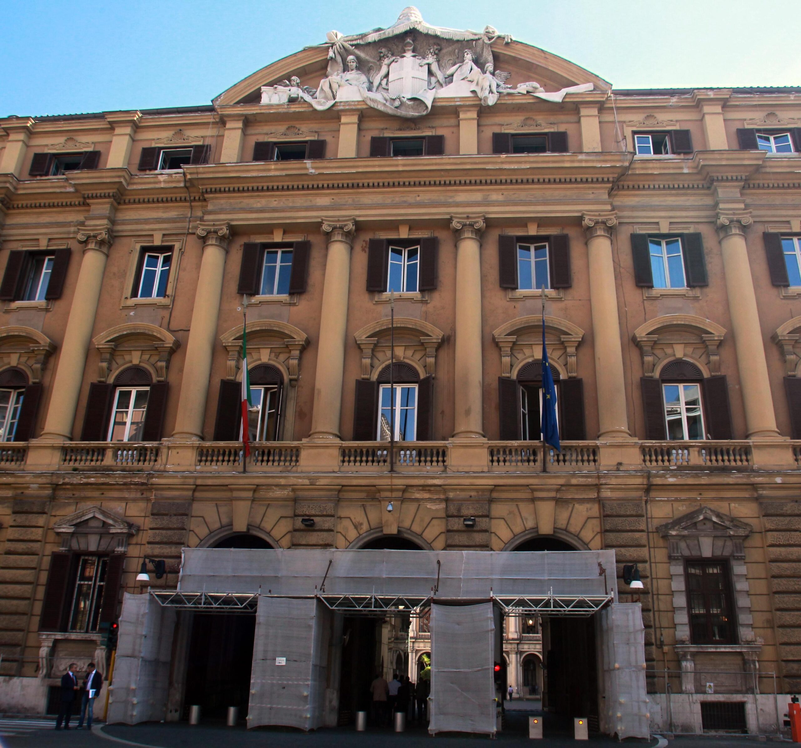 Veduta esterna del palazzo del Ministero delle Finanze, Roma 3 ottobre 2013. ANSA/FABIO CAMPANA