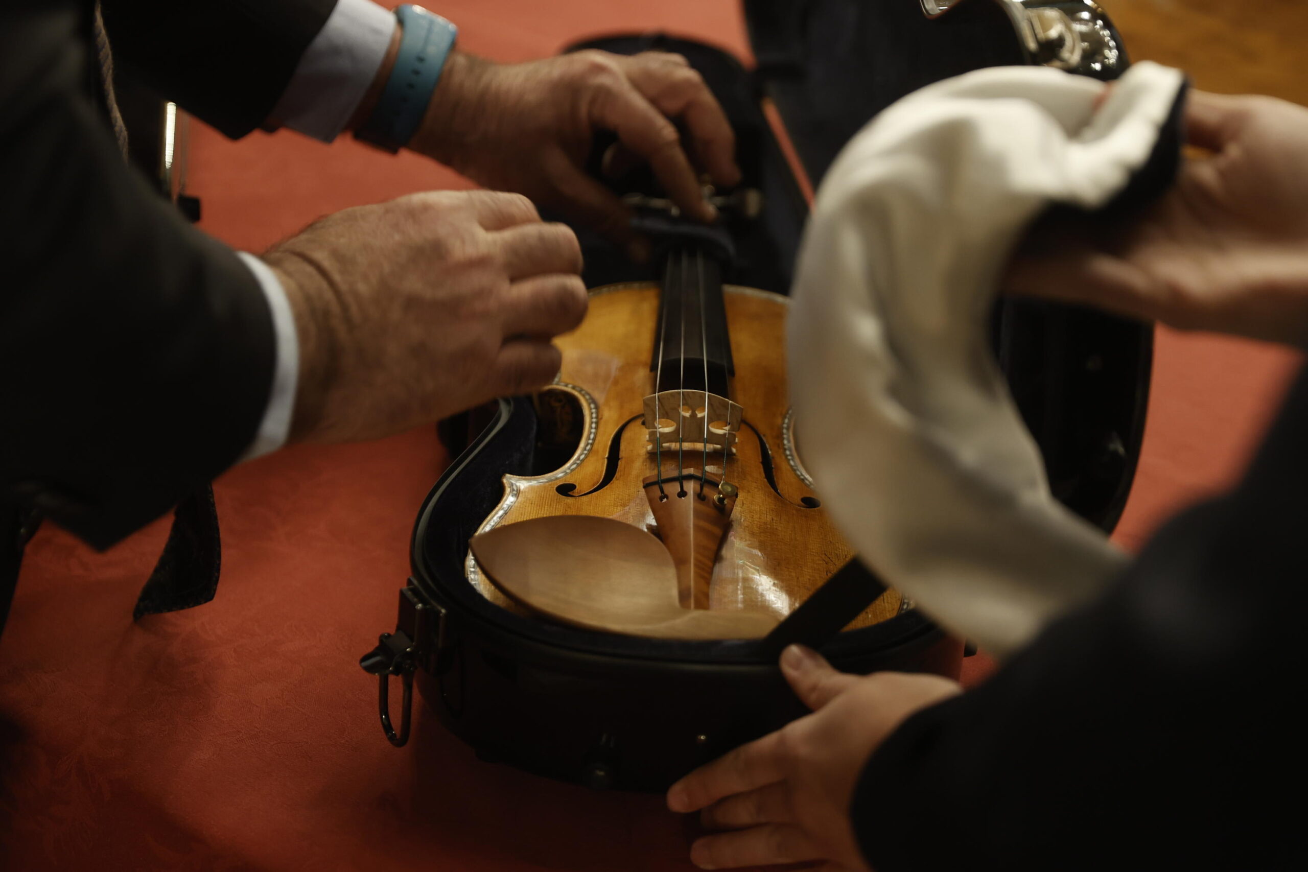 Violino Stradivari all’asta per 15,34 milioni, sfiorato il record