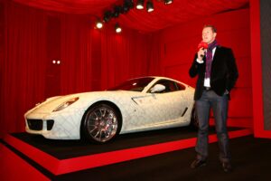All’asta da Sotheby’s l’unica Enzo Ferrari bianca Avus