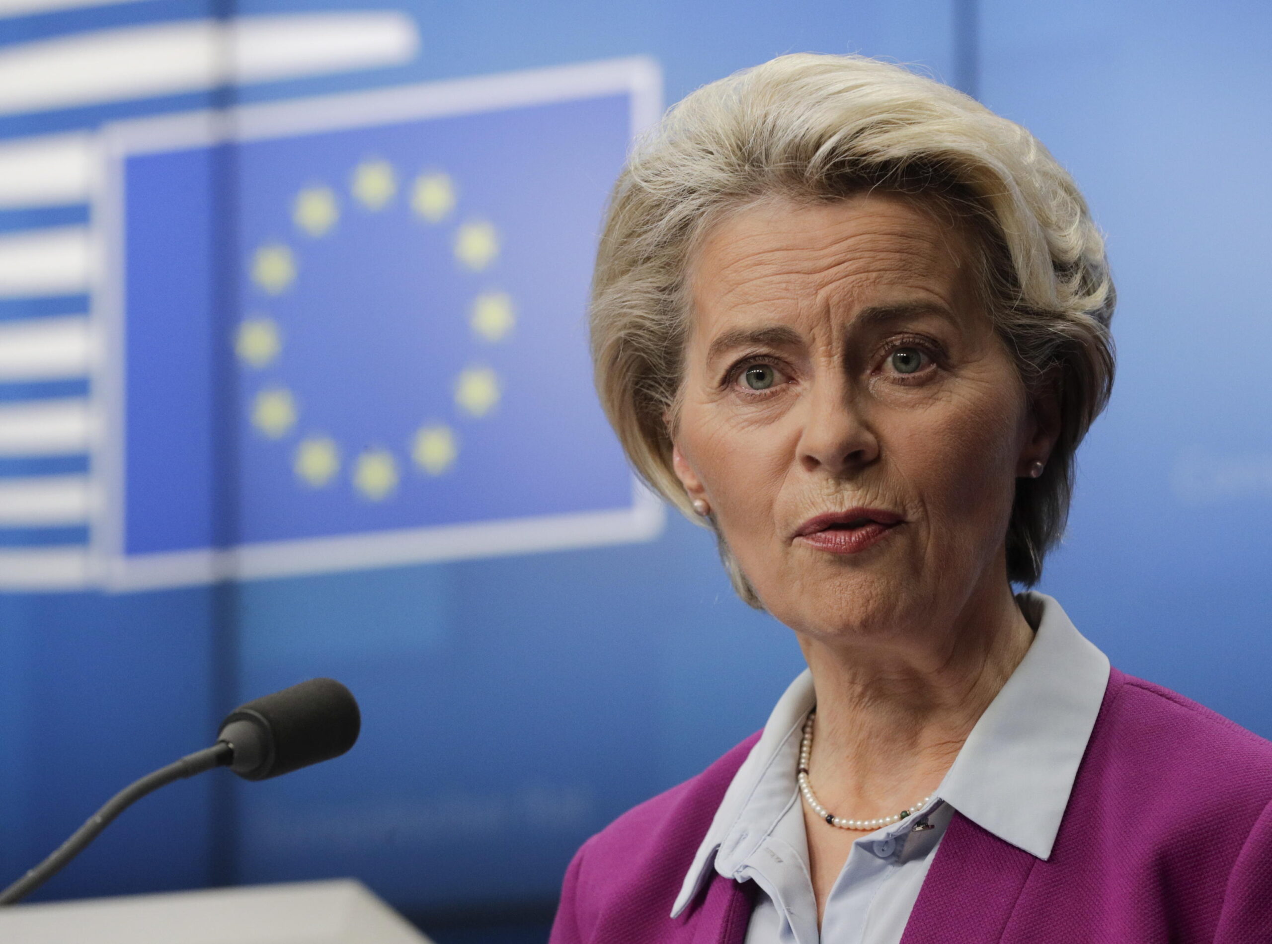 epa10032020 European Commission President Ursula von der Leyen during a press conference at the end of the second day of  EU Summit in Brussels, Belgium, 24 June 2022. The latest developments concerning cost-of-living, raging inflation and energy war waged by Russia are topping the agenda when EU member states leaders meet for a European Council meeting.  EPA/OLIVIER HOSLET