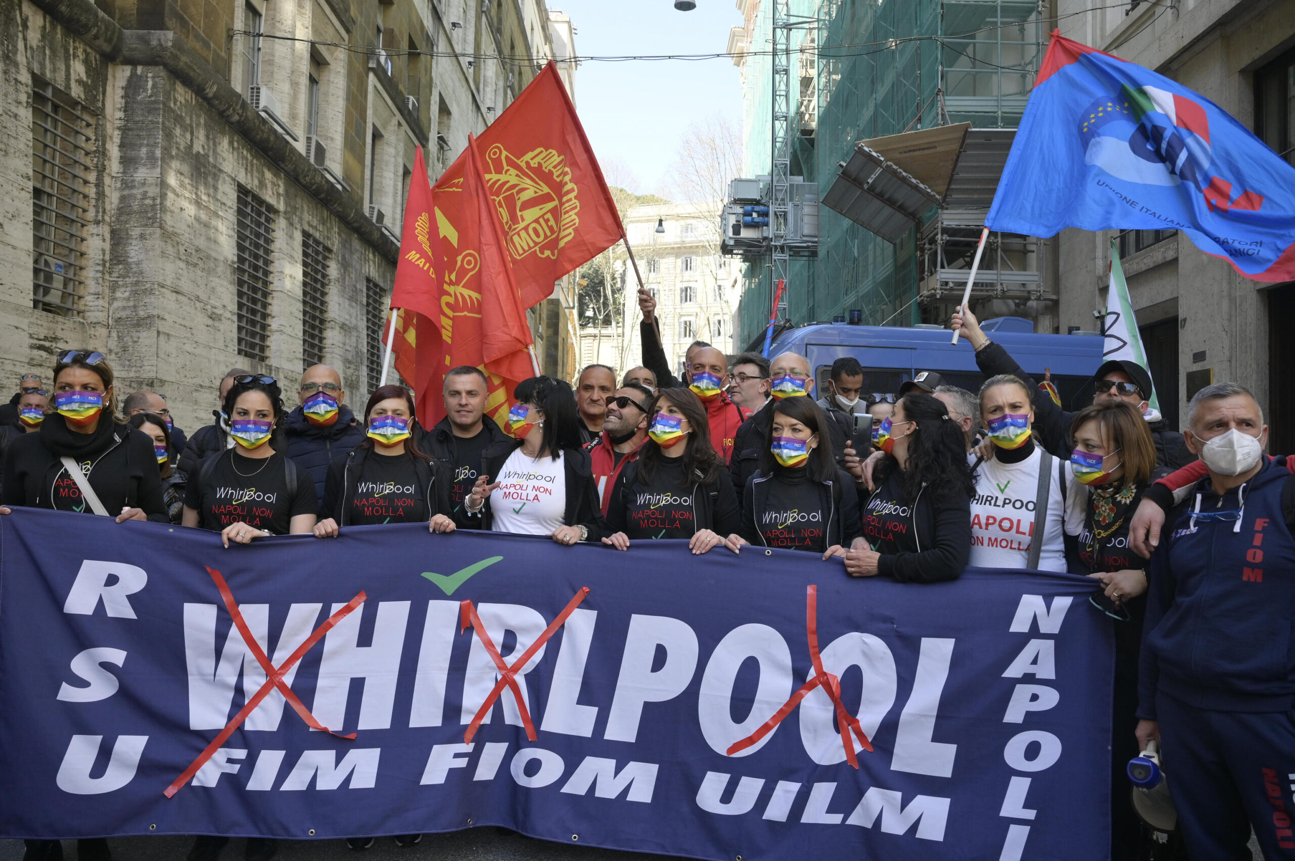 Un momento della manifestazione dei avoratori di Whirlpool da Termini al Mise, Roma, 23 marzo 2022. ANSA/CLAUDIO PERI