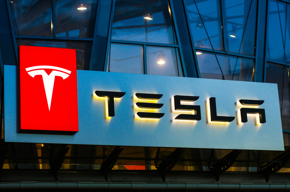 Tesla cresce in Cina, UBS consiglia “buy”