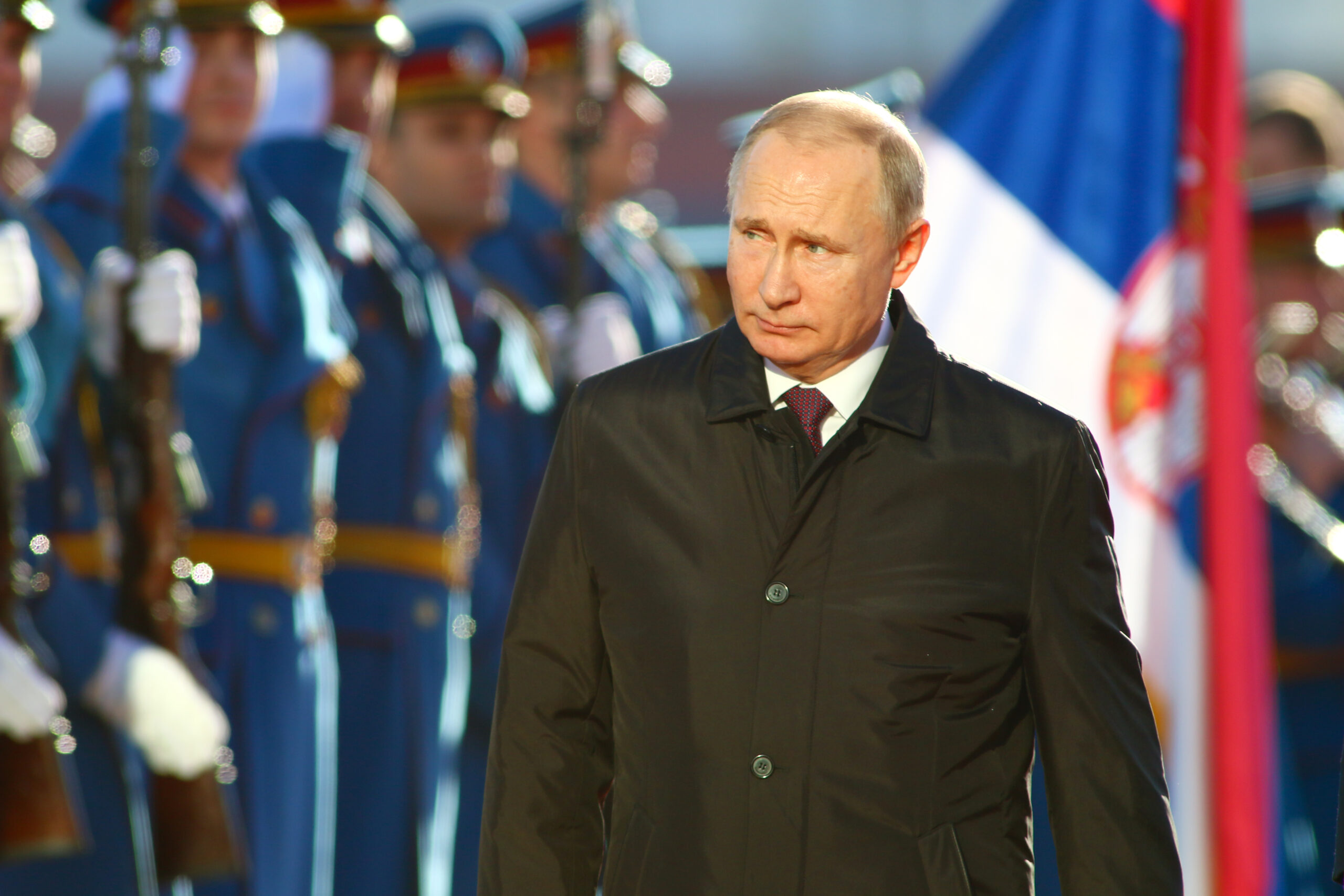 Putin al Cremlino con la nuova leva dell’accademia militare