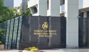 La Banca centrale turca lascia i tassi invariati nonostante l’aumento dell’inflazione