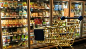 Assoutenti, la spesa diventa sempre più cara: +554 euro rispetto allo scorso anno