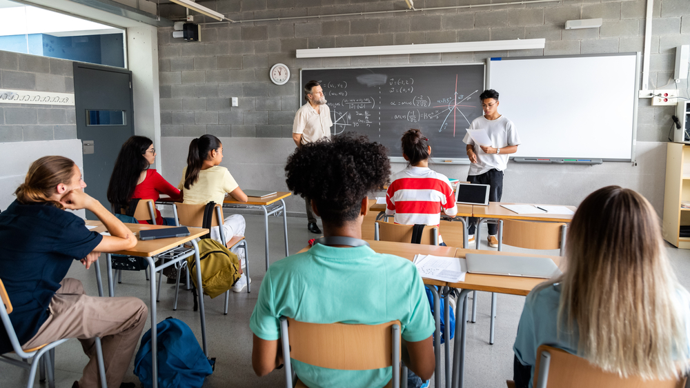 Italia, la spesa annua in istruzione rimane stabile al 4%, sotto la media