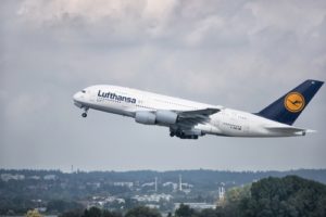 Lufthansa festeggia il miglior trimestre di sempre in termini di fatturato: ricavi a +8%. +47% per l’utile netto