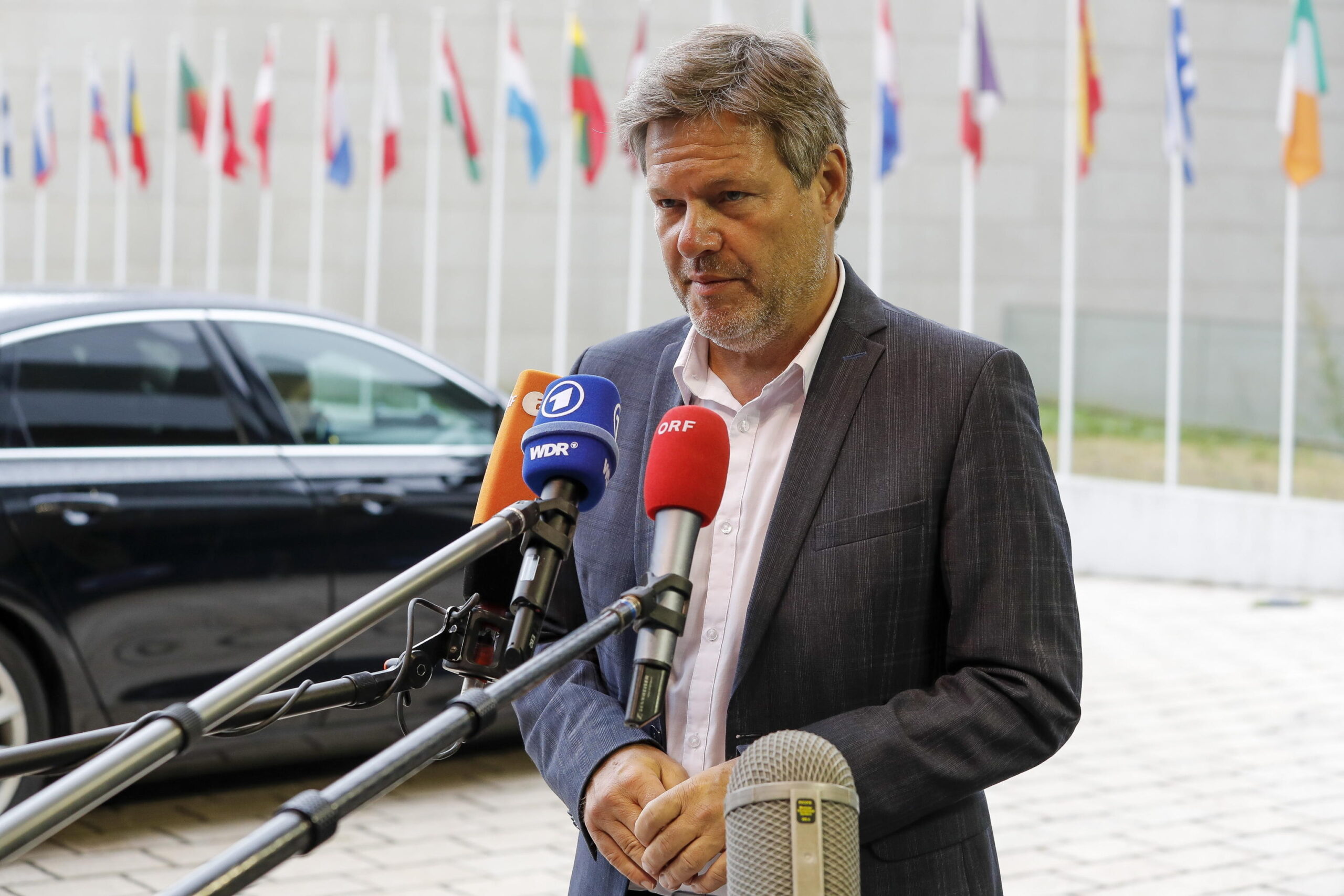 epa10036155 German Minister of Economics and Climate Protection Robert Habeck speaks to the media as he arrives for the Transport, Telecommunications and Energy Council in Luxembourg, 27 June 2022. Energy ministers are meeting to discuss the energy situation in the EU and to exchange views on proposals to reduce methane emissions and energy performance of buildings, among other topics. Ministers will adopt regulations aimed at filling EU's gas storage reserves before the winter.  EPA/JULIEN WARNAND