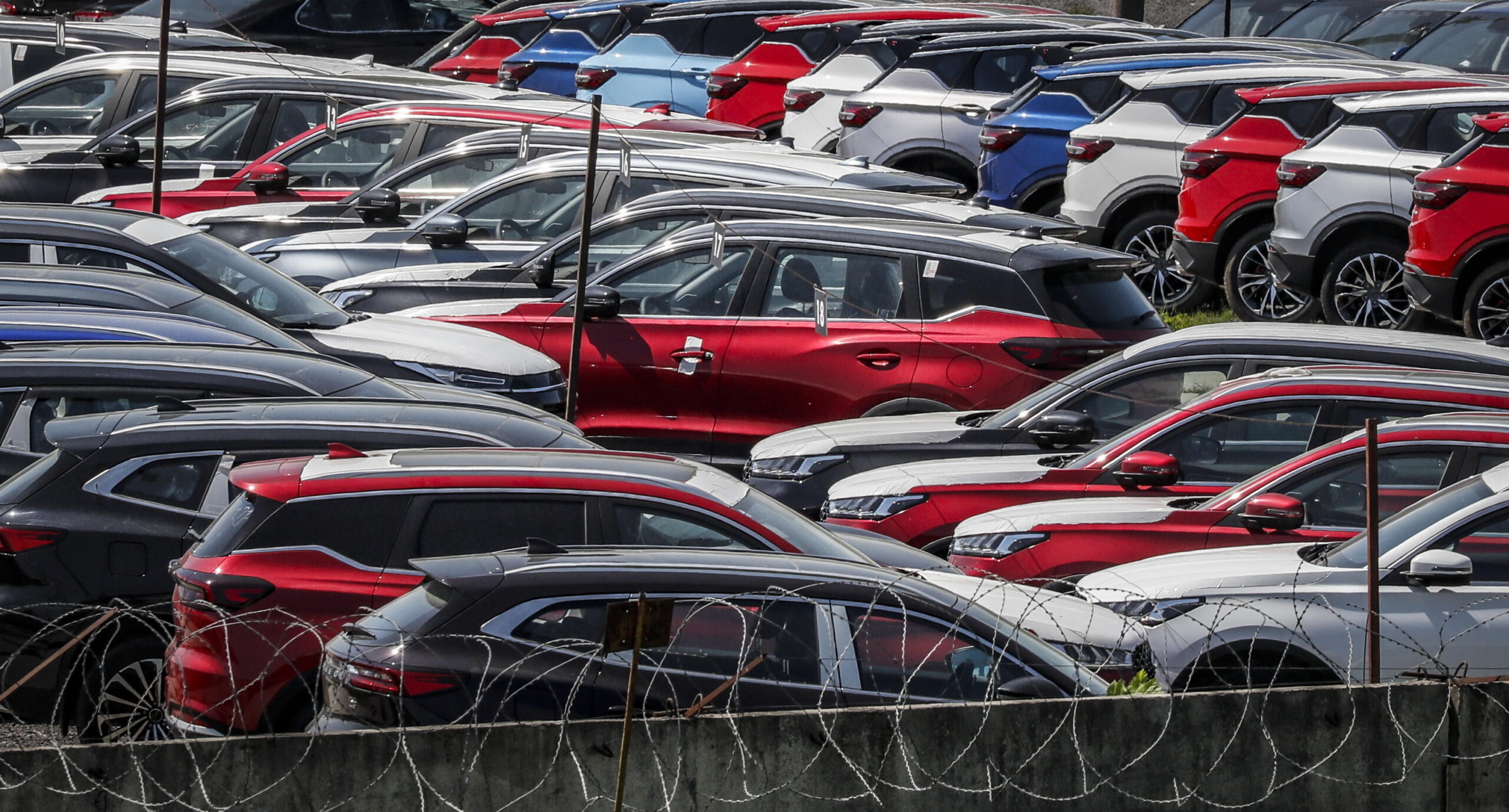 Mercedes-Benz: tra auto e furgoni le vendite salgono dell’1,5% nel 2023. +73% per l’elettrico