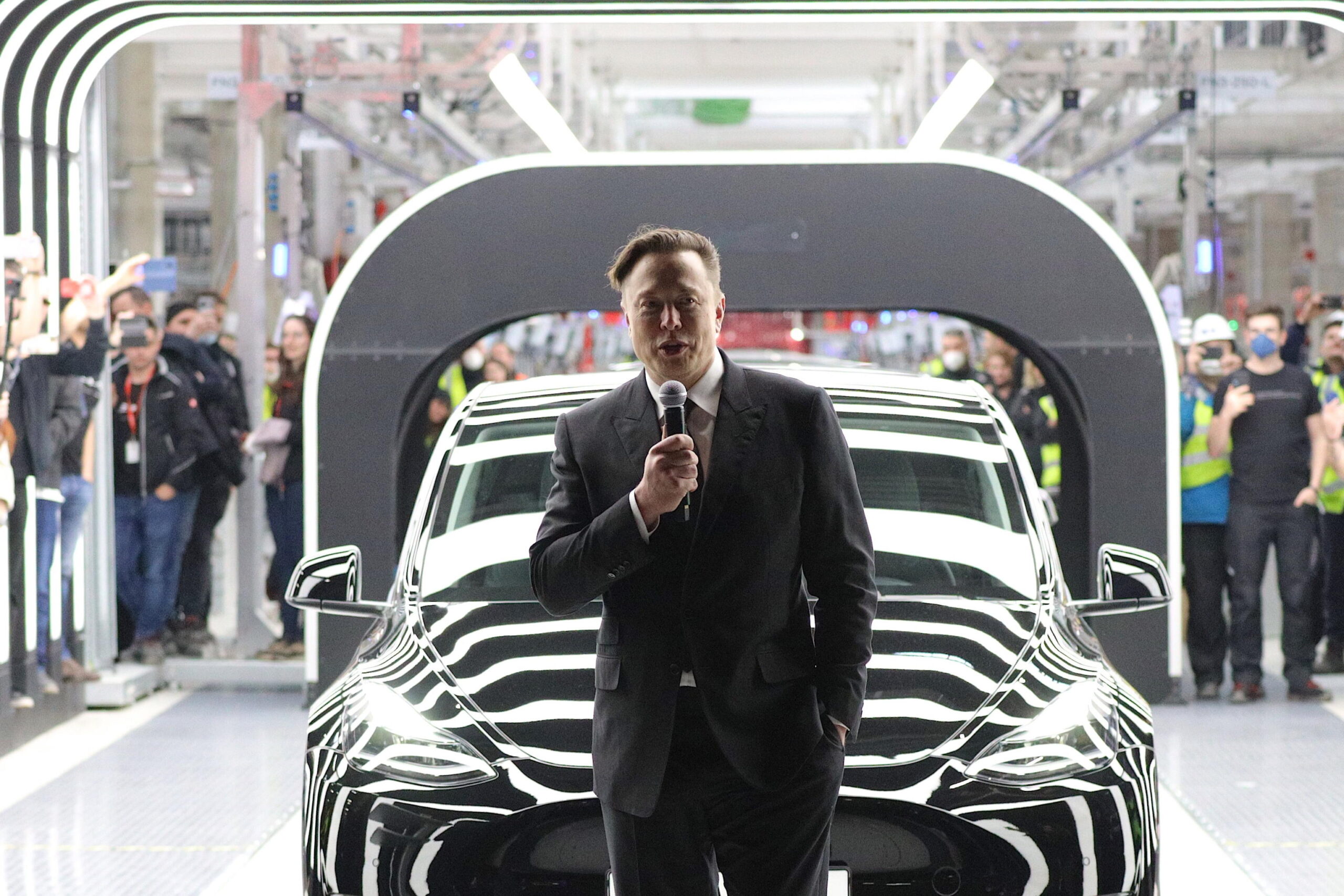 epa09842399 Tesla CEO Elon Musk speaks during the opening day of the Tesla 'Gigafactory' in Gruenheide near Berlin, Germany, 22 March 2022.  EPA/CHRISTIAN MARQUARDT / POOL
