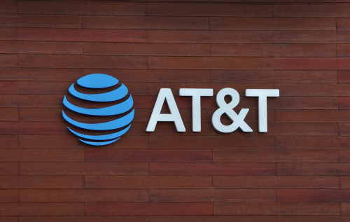 AT&T, diminuiscono i ricavi ma crescono i clienti