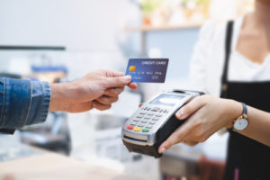Visa, il futuro dei pagamenti è digitale: solo un italiano su tre paga in contanti