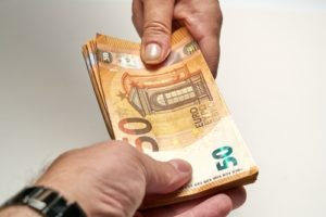 Inps, il 32% dei pensionati ha meno di mille euro al mese. Per il 23% dei lavoratori paga più bassa del Rdc