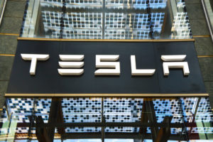 Tesla, utili trimestrali in aumento: +57%