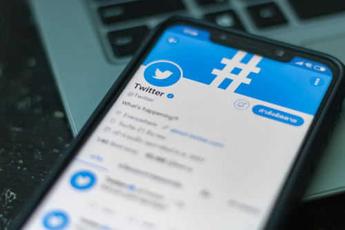 Twitter chiude i negozi fisici per abbassare i costi