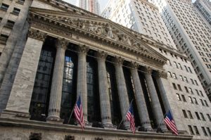 Wall Street chiude mista, in attesa di Pil e trimestrali