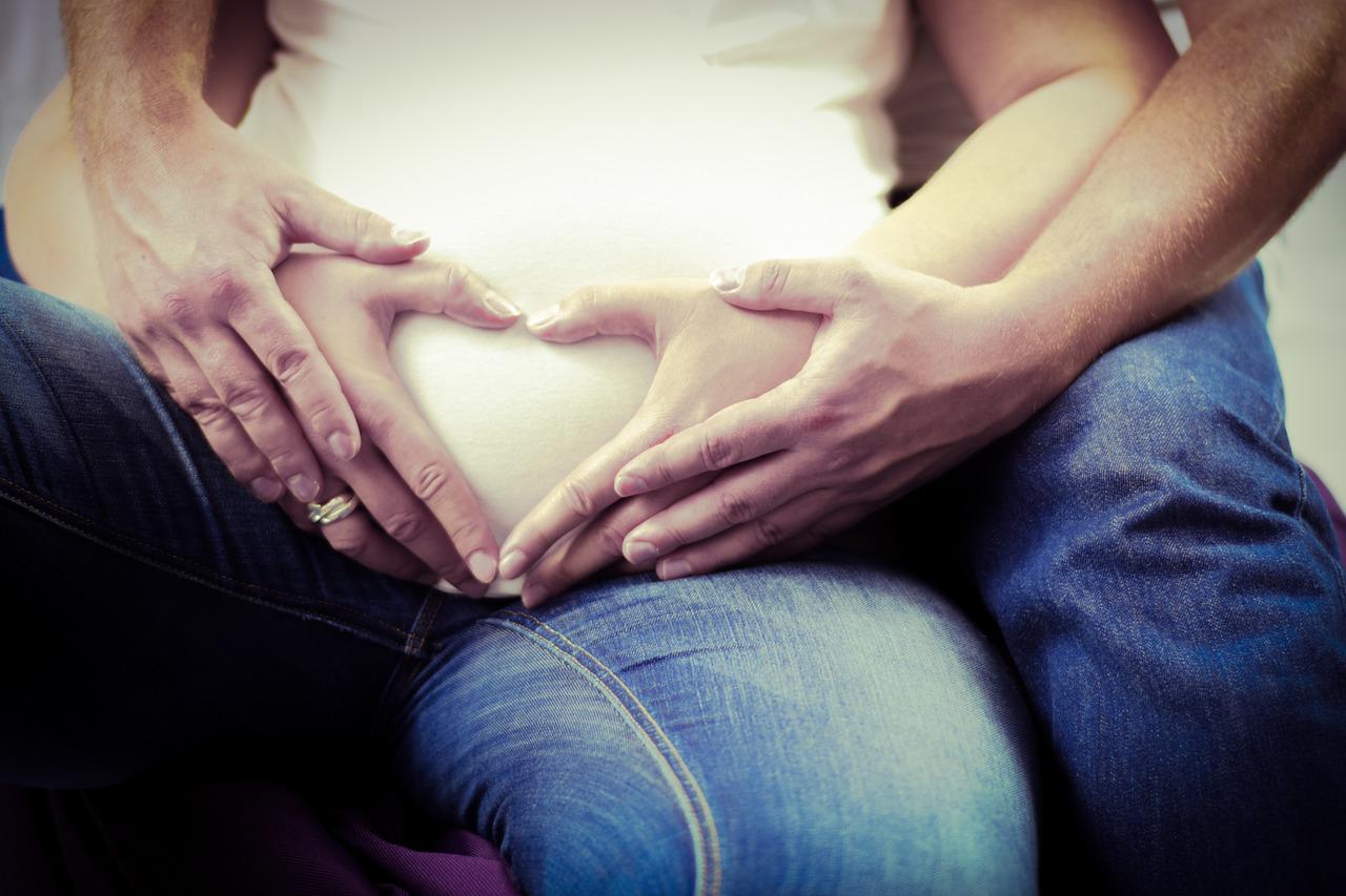 Inps, congedo di maternità e paternità: tutte le novità dal 13 agosto