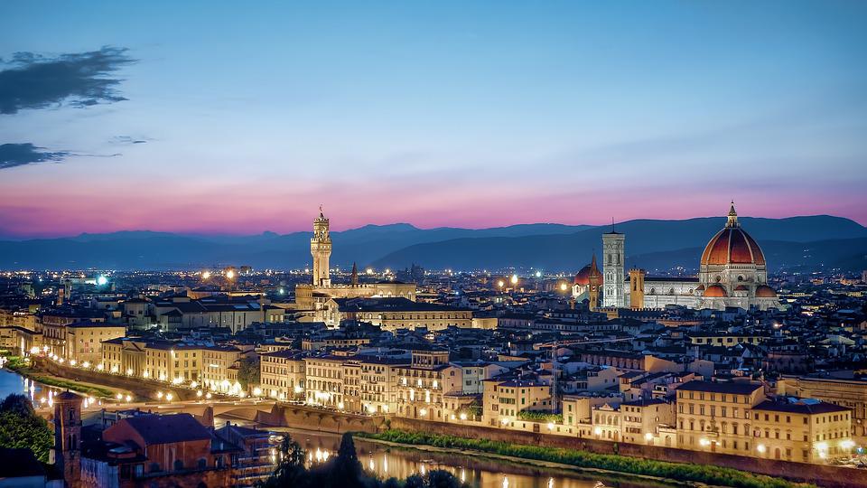 Caro-alberghi, Firenze e Milano le più salate