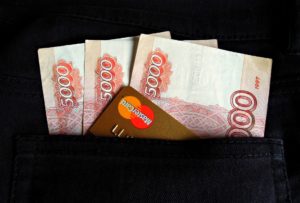 Stop della banca russa Tinkoff ai bonifici Swift in valuta estera