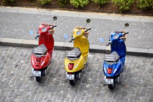 Mercato moto in calo a giugno, in Italia pesa Piaggio